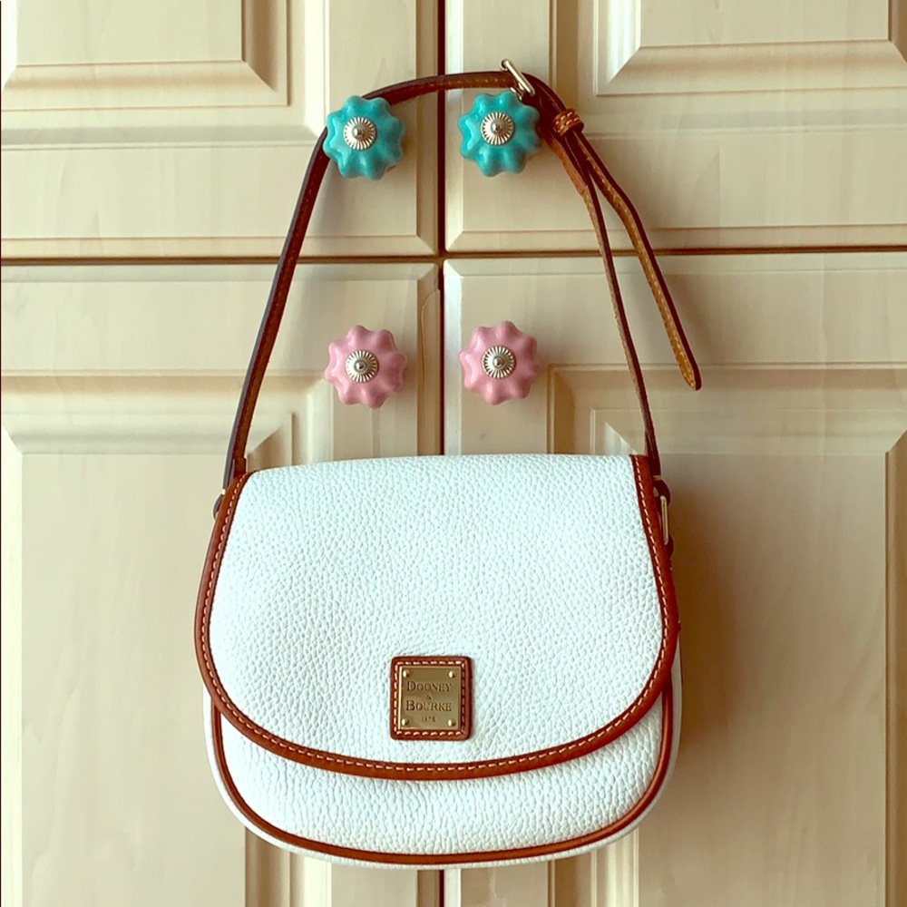 Dooney & Bourke White and tan purse.